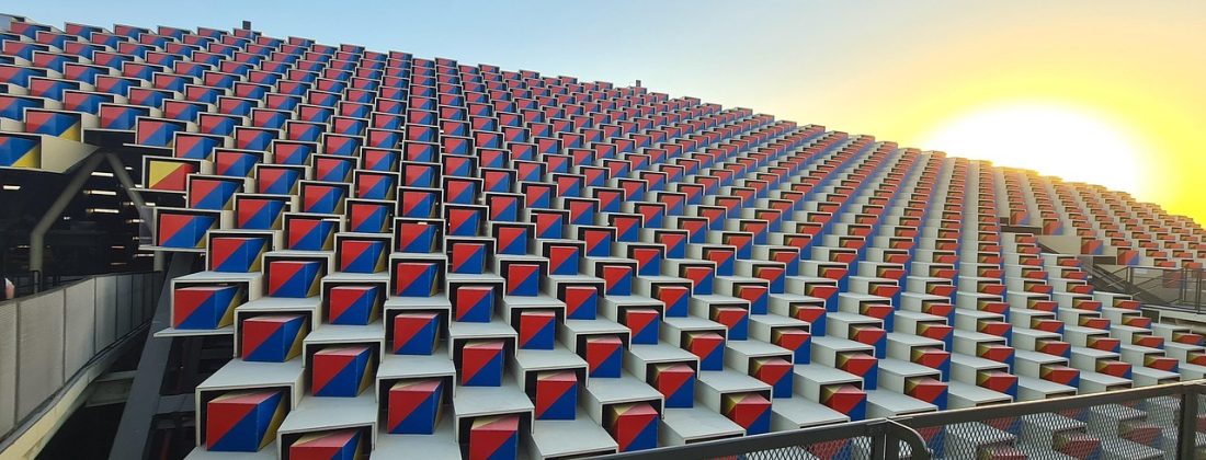 2020年至2026年黄金今日价格走势图，折线从380元克低点持续上行至648元克高位，清晰展示六年牛市行情与关键拐点标注